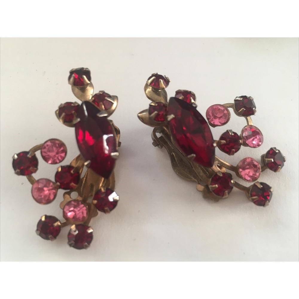 STUNNING ESTATE VINTAGE ruby pink RHINESTONE CACHE clip earrings